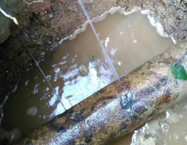 大埔楼顶渗水维修公司分享下地暖漏水的原因及检测方法。